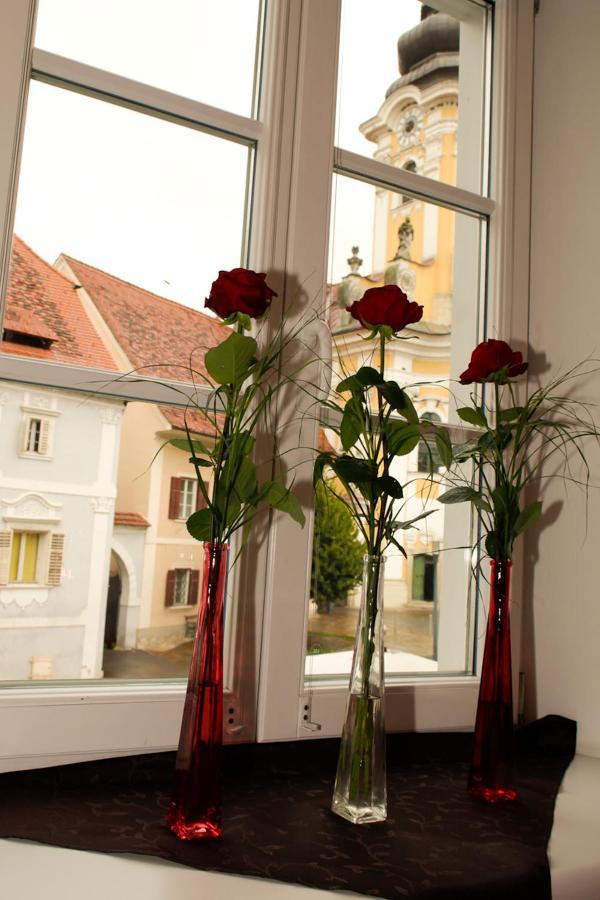Raiffeisenhof Appartements Ehrenhausen Eksteriør bilde