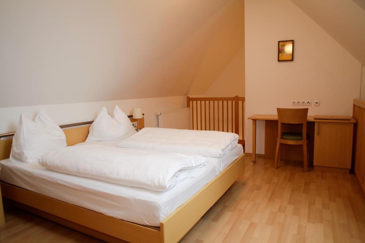 Raiffeisenhof Appartements Ehrenhausen Eksteriør bilde